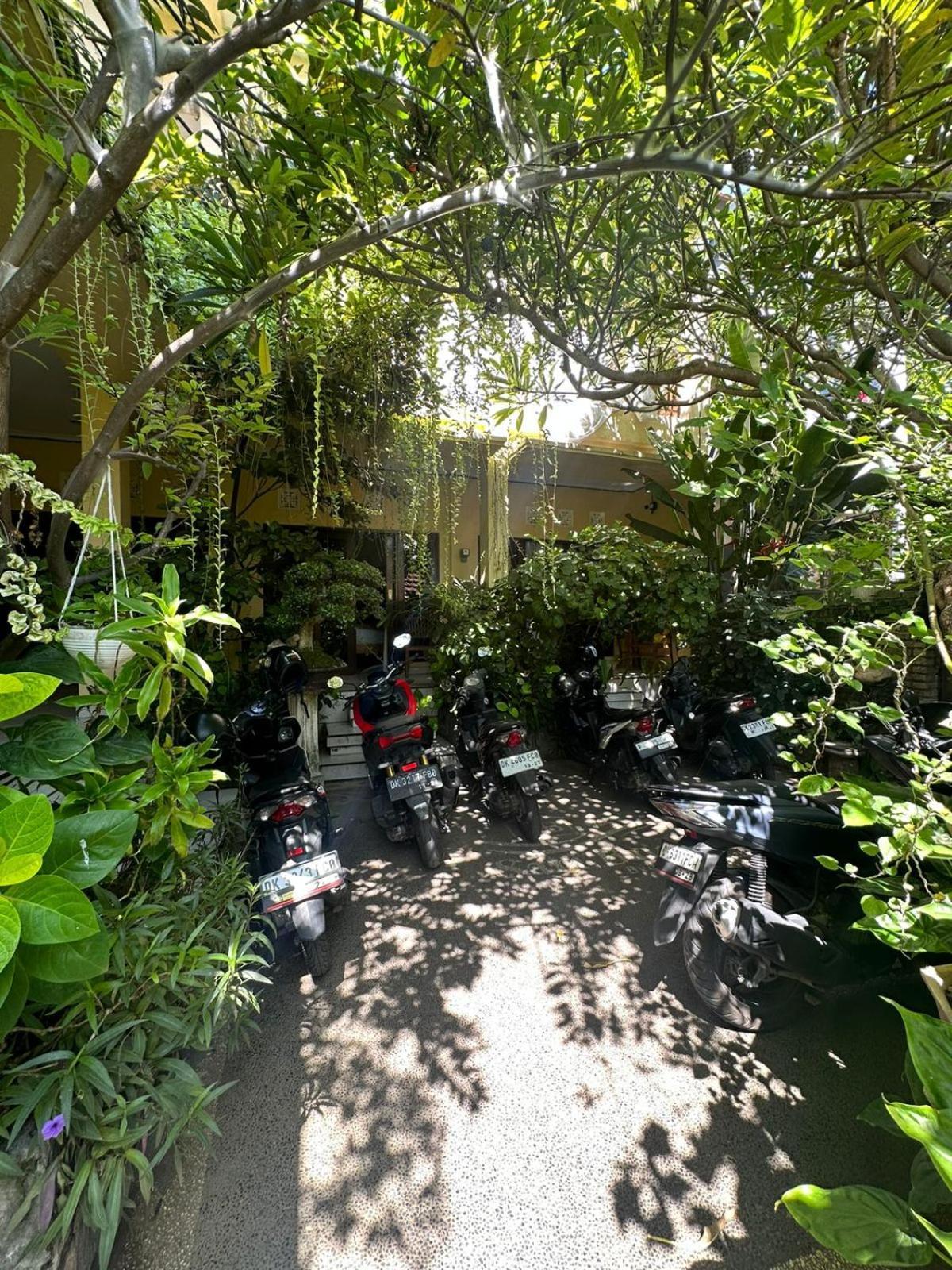 Sari Buana Bed & Breakfast Kuta  Exterior photo