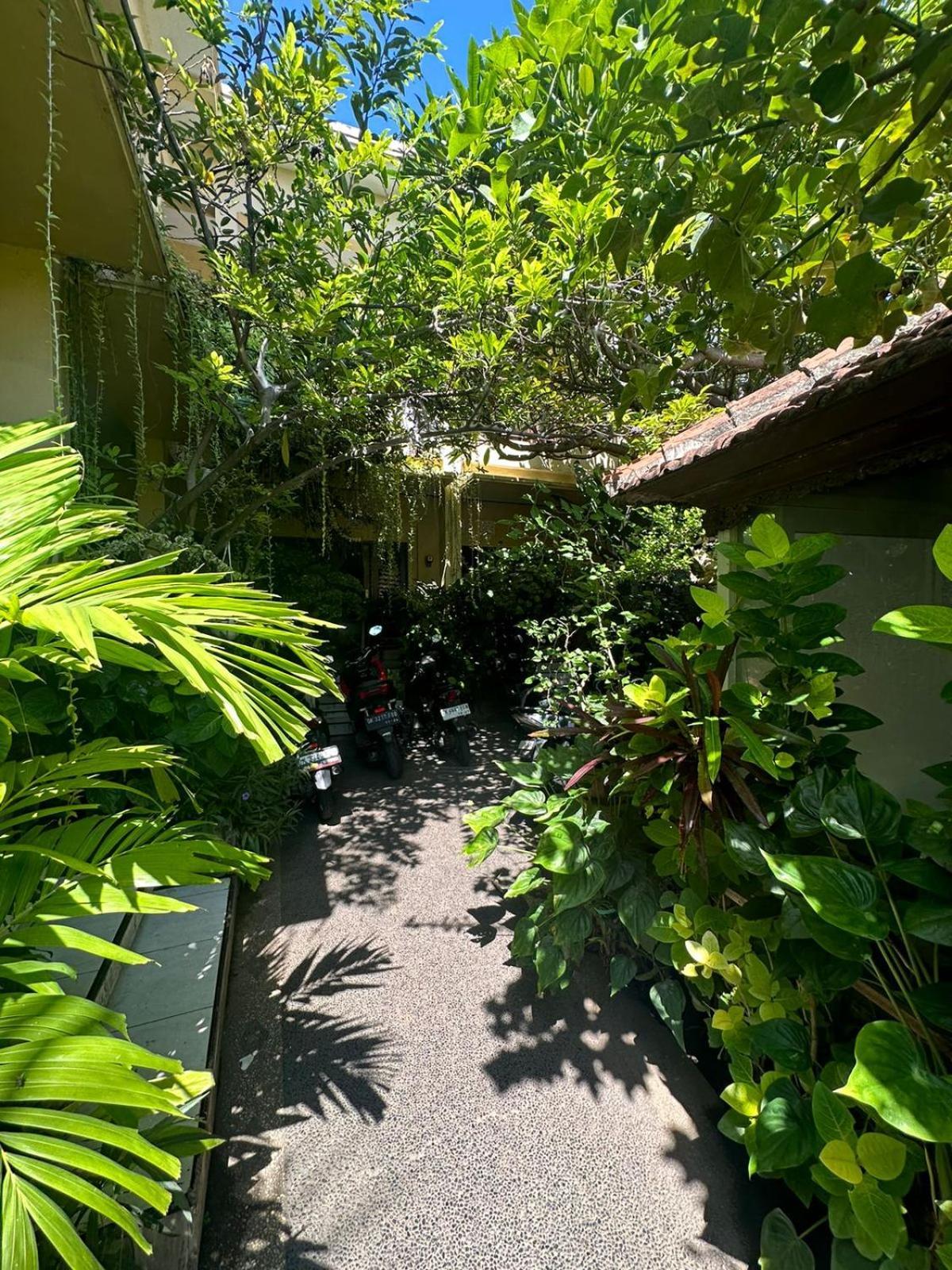 Sari Buana Bed & Breakfast Kuta  Exterior photo