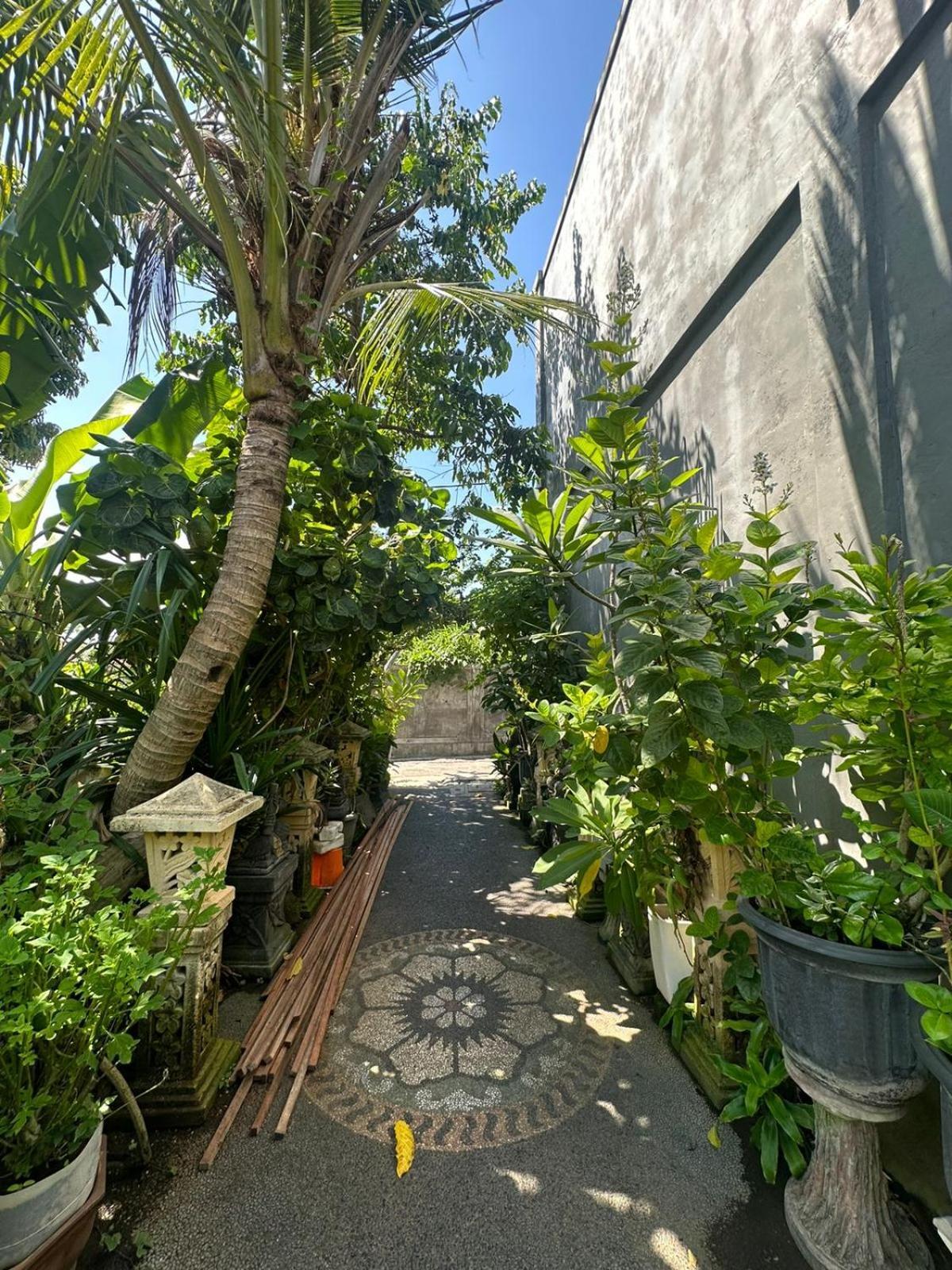 Sari Buana Bed & Breakfast Kuta  Exterior photo