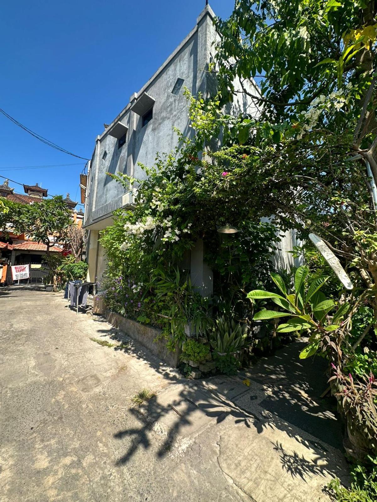 Sari Buana Bed & Breakfast Kuta  Exterior photo
