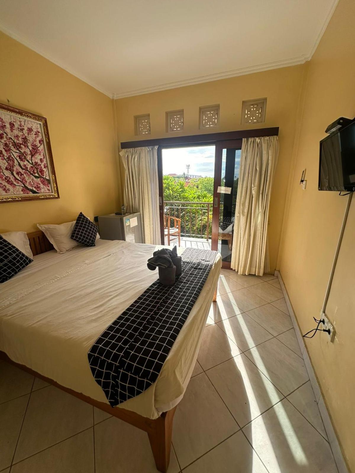 Sari Buana Bed & Breakfast Kuta  Exterior photo