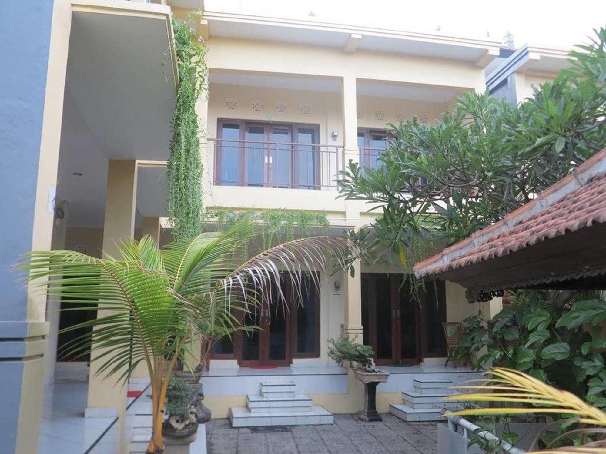 Sari Buana Bed & Breakfast Kuta  Exterior photo