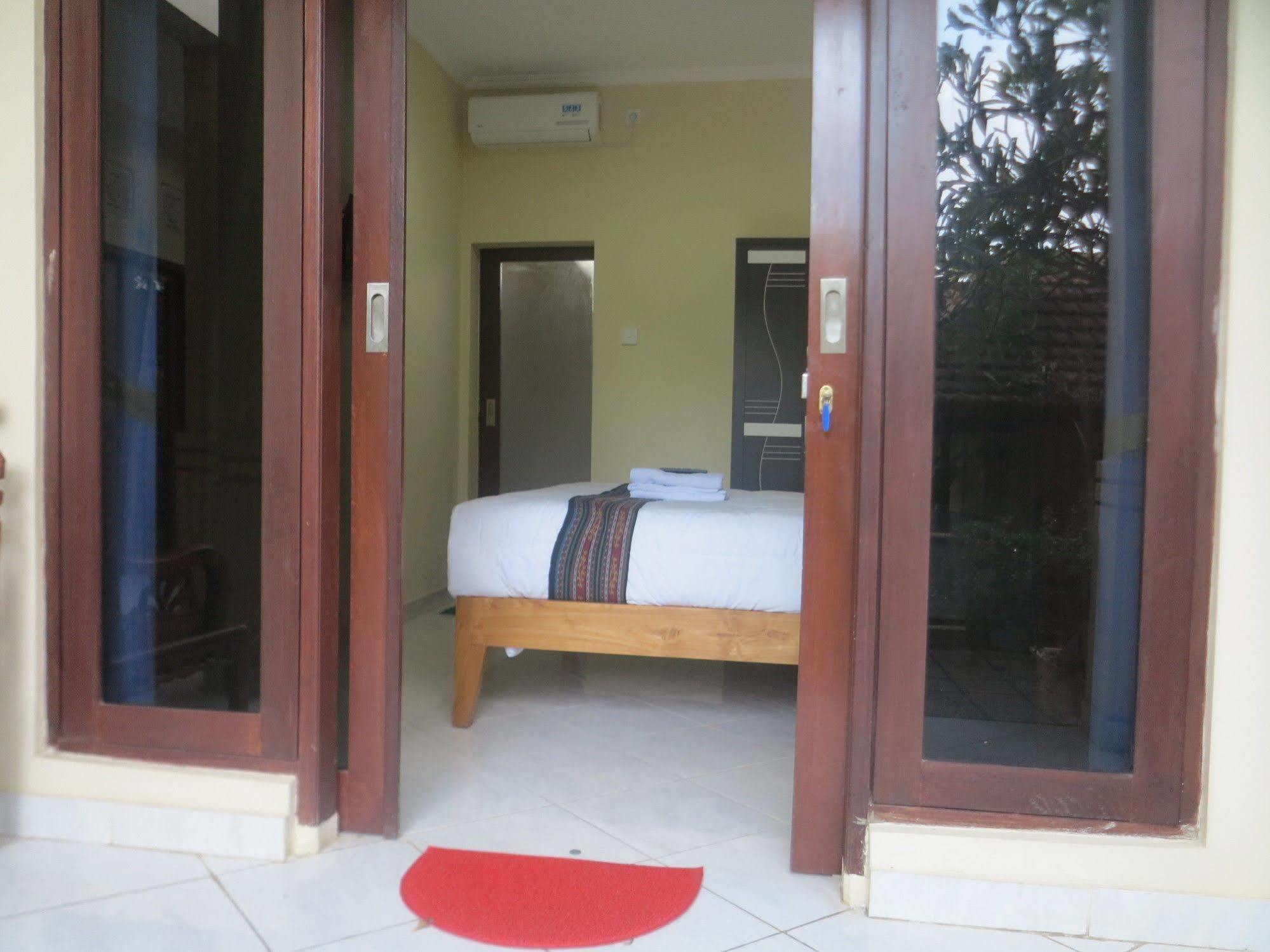 Sari Buana Bed & Breakfast Kuta  Exterior photo