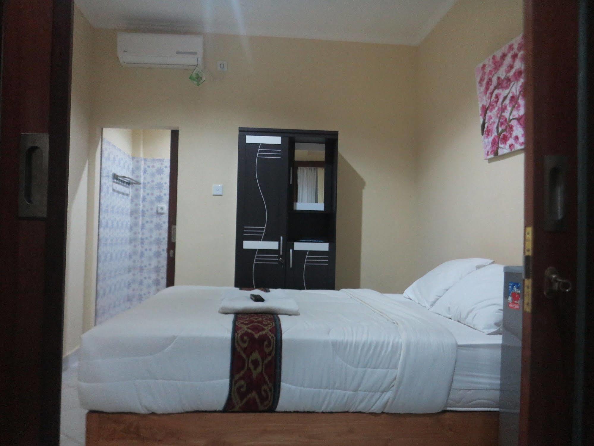 Sari Buana Bed & Breakfast Kuta  Exterior photo